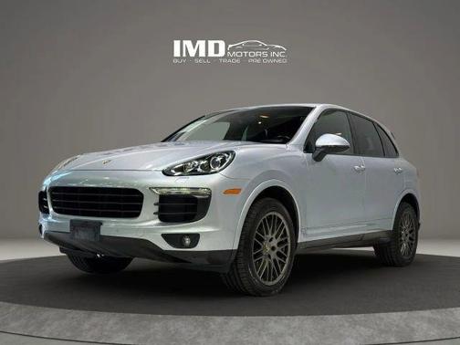 Rhodium Silver Metallic 2017 Porsche Cayenne Platinum Edition
