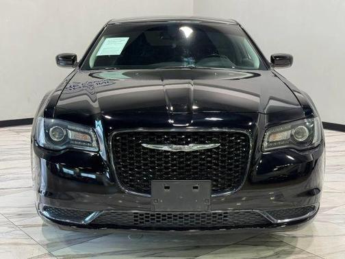 Gloss Black 2019 Chrysler 300 Touring