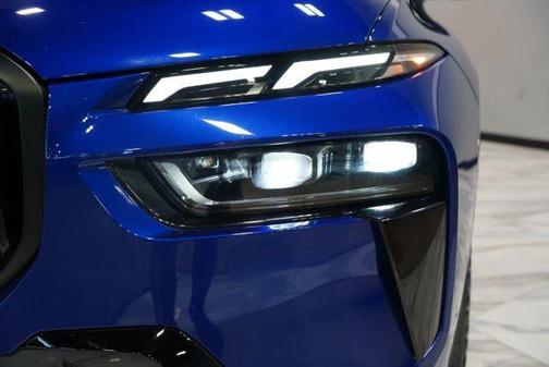 Marina Bay Blue Metallic 2023 BMW X7 M60i