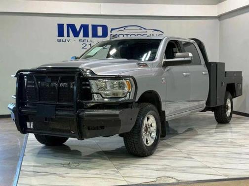 2020 RAM 2500 Big Horn Crew Cab 4x4 8' Box