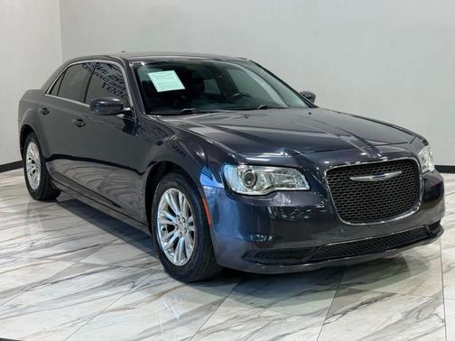 2017 Chrysler 300 Limited