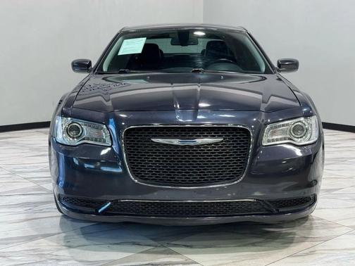 2017 Chrysler 300 Limited