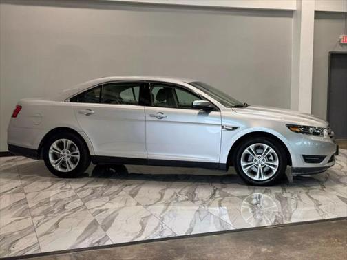 2017 Ford Taurus SEL
