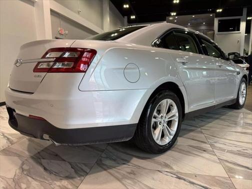 2017 Ford Taurus SEL