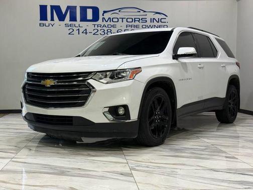 Iridescent Pearl Tricoat 2019 Chevrolet Traverse LT Cloth