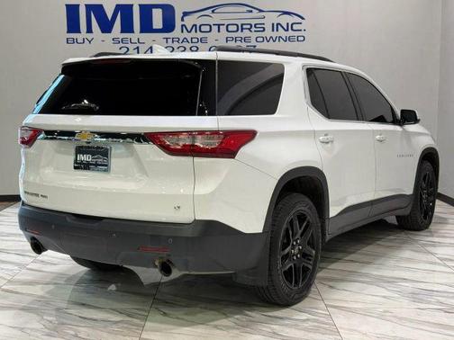 Iridescent Pearl Tricoat 2019 Chevrolet Traverse LT Cloth