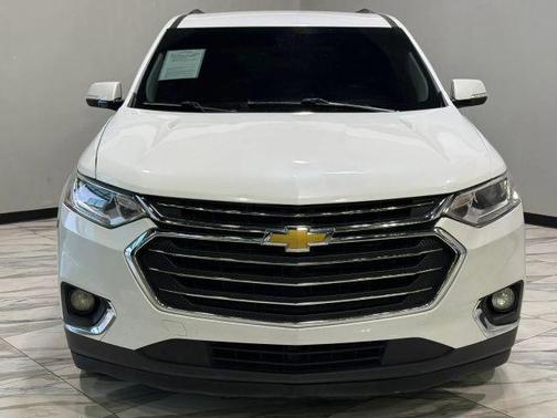 Iridescent Pearl Tricoat 2019 Chevrolet Traverse LT Cloth