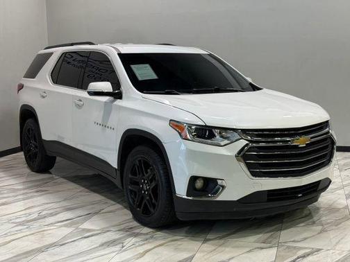 Iridescent Pearl Tricoat 2019 Chevrolet Traverse LT Cloth