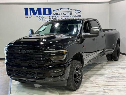 Diamond Black Crystal Pearlcoat 2025 RAM 3500 Laramie Crew Cab 4x4 8' Box