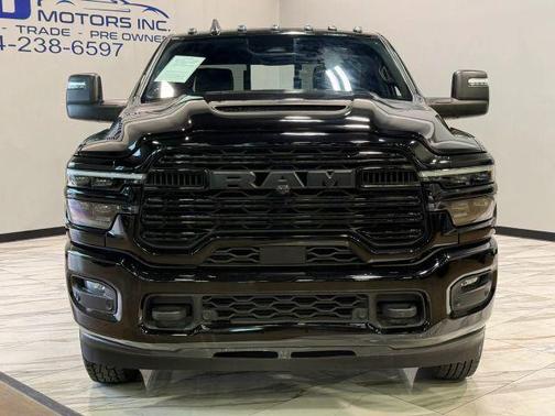 Diamond Black Crystal Pearlcoat 2025 RAM 3500 Laramie Crew Cab 4x4 8' Box