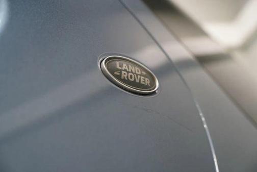 Gray 2018 Land Rover Discovery SE