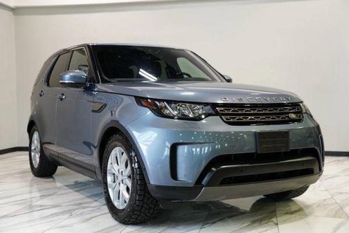 Gray 2018 Land Rover Discovery SE