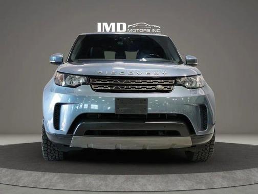 Gray 2018 Land Rover Discovery SE