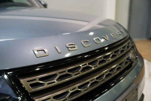 Gray 2018 Land Rover Discovery SE