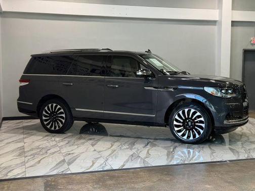 Chroma Caviar Dark Gray Metallic Clearcoat 2023 Lincoln Navigator Black Label
