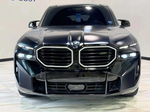 Carbon Black Metallic 2023 BMW XM Base