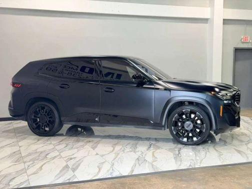 Carbon Black Metallic 2023 BMW XM Base