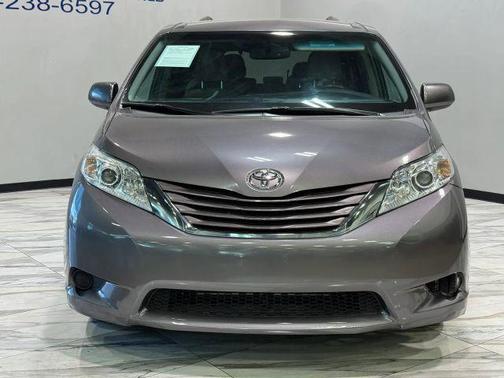 2017 Toyota Sienna LE