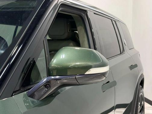 2023 Rivian R1S Adventure