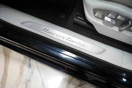 2018 Porsche Macan Macan Turbo