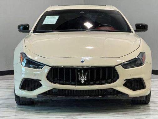 Bianco 2022 Maserati Ghibli Modena