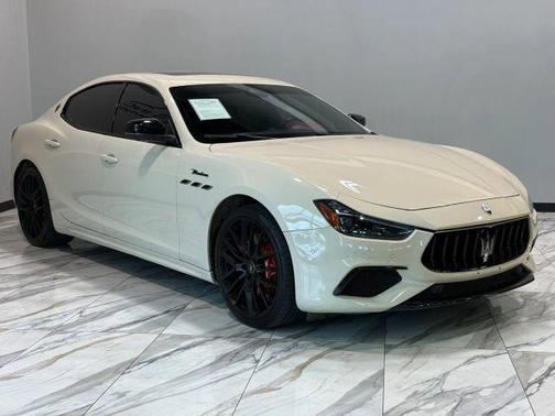 Bianco 2022 Maserati Ghibli Modena