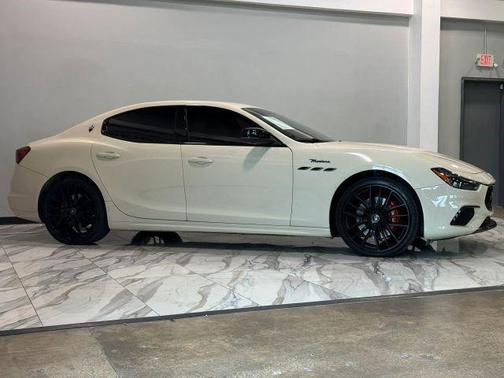 Bianco 2022 Maserati Ghibli Modena