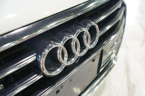 Glacier White 2019 Audi A8 55