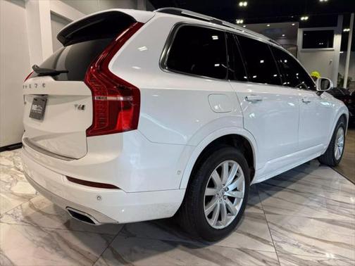 2016 Volvo XC90 T6 Momentum