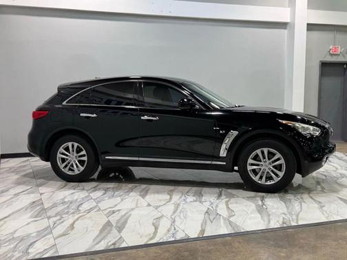 2017 INFINITI QX70 Base