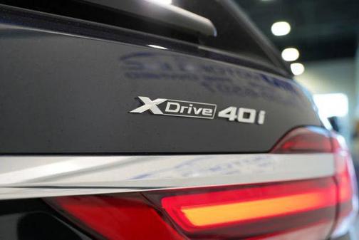 Carbon Black Metallic 2021 BMW X7 xDrive40i