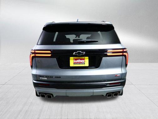 Sterling Gray Metallic 2024 Chevrolet Traverse AWD Z71