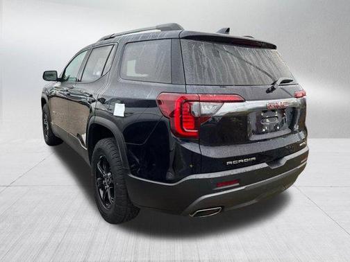 2022 GMC Acadia AWD AT4