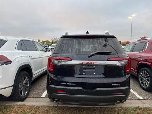 2022 GMC Acadia AWD AT4