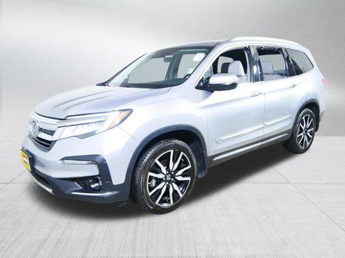 Lunar Silver Metallic 2022 Honda Pilot Touring 8-Passenger