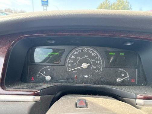 2005 Lincoln Town Car Signature