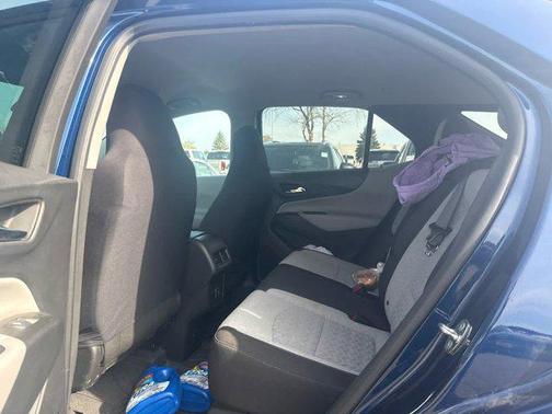 Blue Glow Metallic 2022 Chevrolet Equinox LS