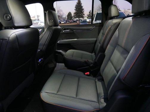 2025 GMC Acadia AWD AT4
