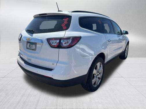 Summit White 2017 Chevrolet Traverse 1LT