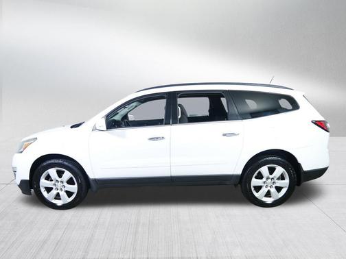 Summit White 2017 Chevrolet Traverse 1LT