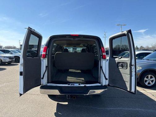 Summit White 2007 Chevrolet Express 3500 LS Extended Wagon