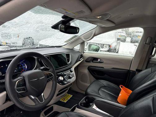 2022 Chrysler Pacifica Hybrid Touring L