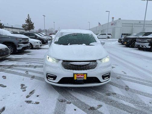 2022 Chrysler Pacifica Hybrid Touring L