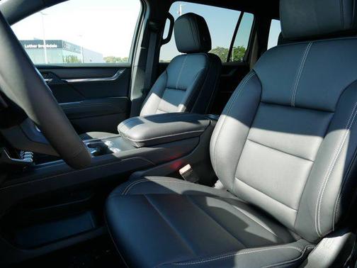 2026 GMC Acadia AWD Elevation