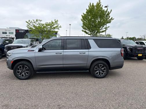 Satin Steel Metallic 2022 Chevrolet Suburban 4WD Z71