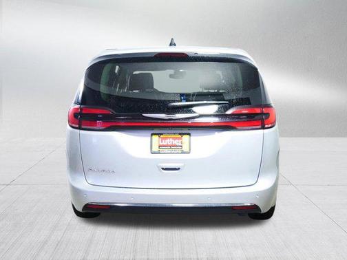 Silver Mist Clearcoat 2024 Chrysler Pacifica Touring L