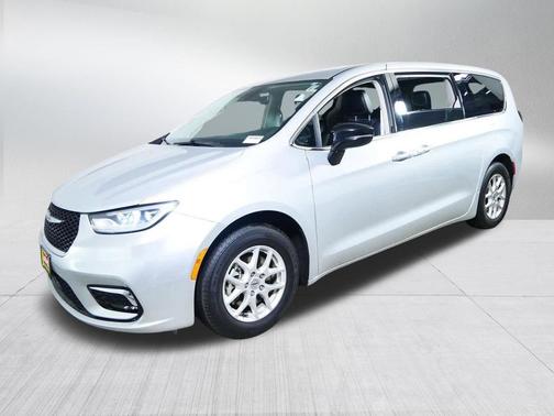 Silver Mist Clearcoat 2024 Chrysler Pacifica Touring L