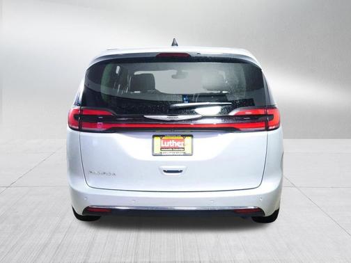 Silver Mist Clearcoat 2024 Chrysler Pacifica Touring L