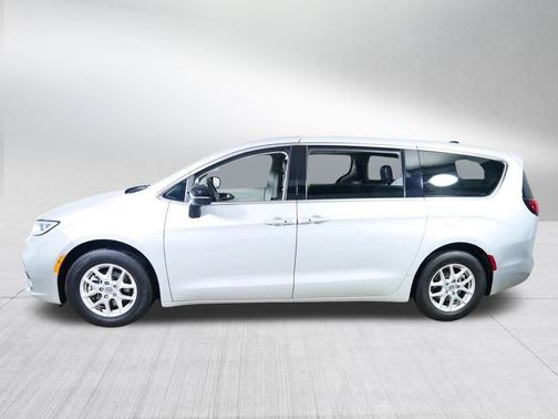Silver Mist Clearcoat 2024 Chrysler Pacifica Touring L