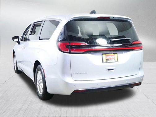 Silver Mist Clearcoat 2024 Chrysler Pacifica Touring L